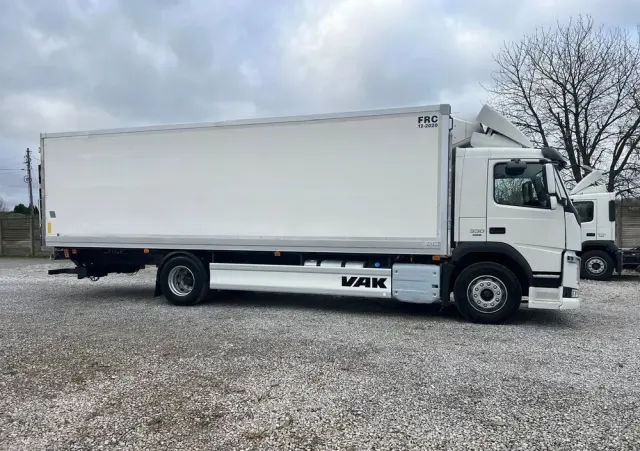 VOLVO FM 330 / Chłodnia / Winda / Euro 6 / 