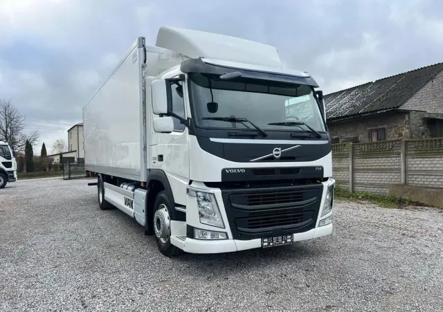 VOLVO FM 330 / Chłodnia / Winda / Euro 6 / 