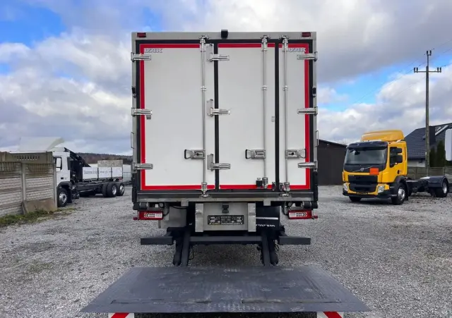 VOLVO FM 330 / Chłodnia / Winda / Euro 6 / 