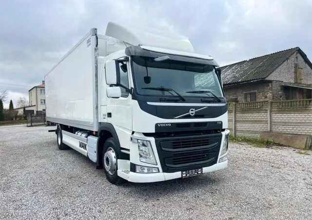 VOLVO FM 330 / Chłodnia / Winda / Euro 6 / 