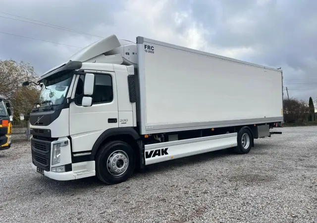 VOLVO FM 330 / Chłodnia / Winda / Euro 6 / 