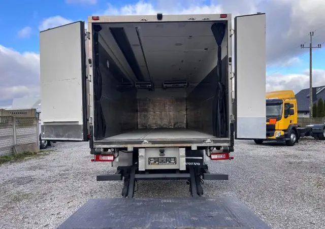 VOLVO FM 330 / Chłodnia / Winda / Euro 6 / 