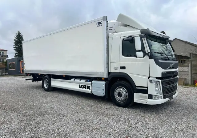 VOLVO FM 330 / Chłodnia / Winda / Euro 6 / 