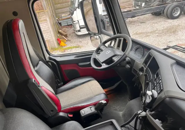VOLVO FM 330 / Chłodnia / Winda / Euro 6 / 