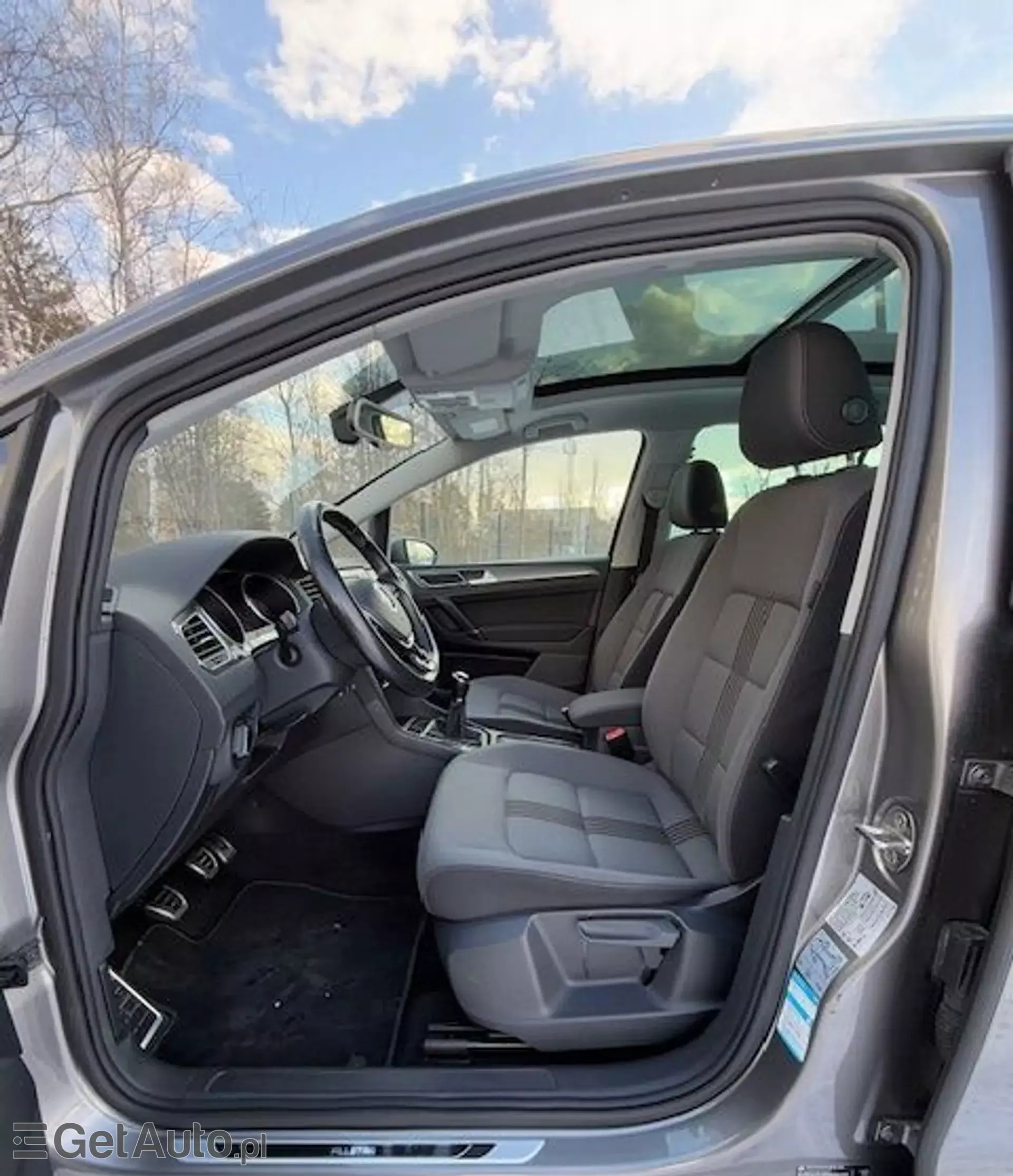 VOLKSWAGEN Golf 1.2 TSI (110 KM)