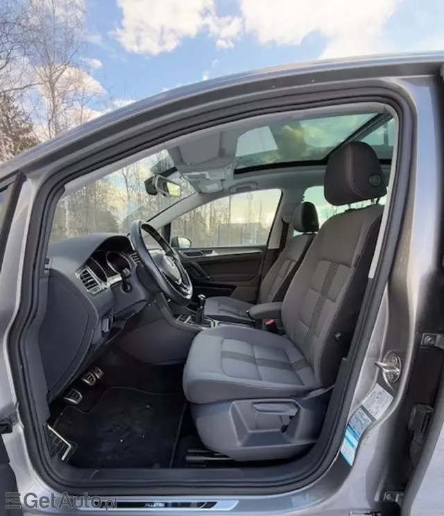 VOLKSWAGEN Golf 1.2 TSI (110 KM)