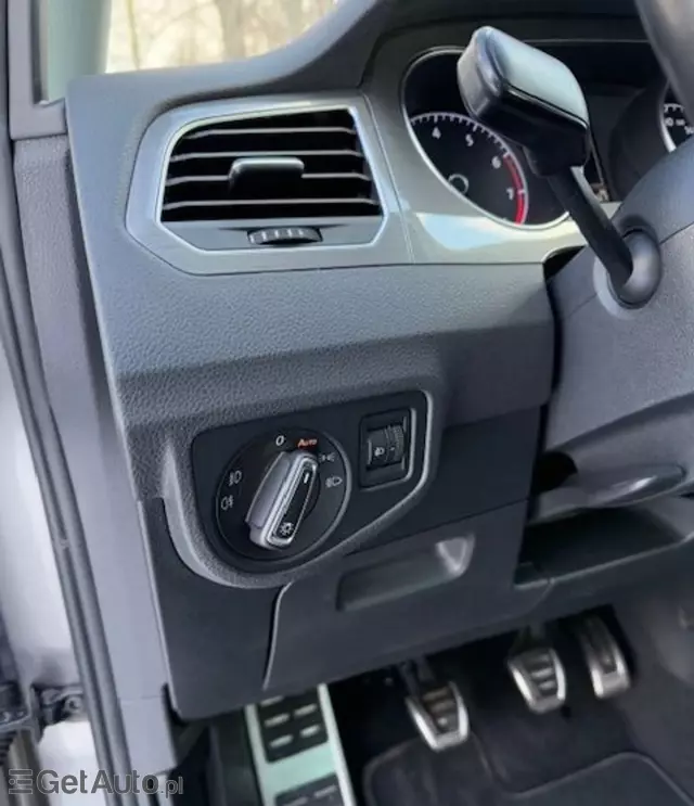 VOLKSWAGEN Golf 1.2 TSI (110 KM)