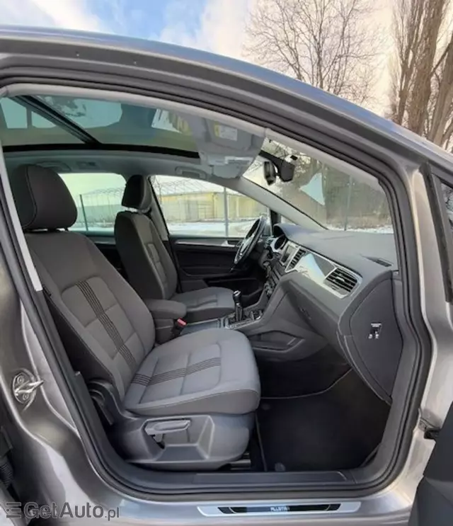 VOLKSWAGEN Golf 1.2 TSI (110 KM)