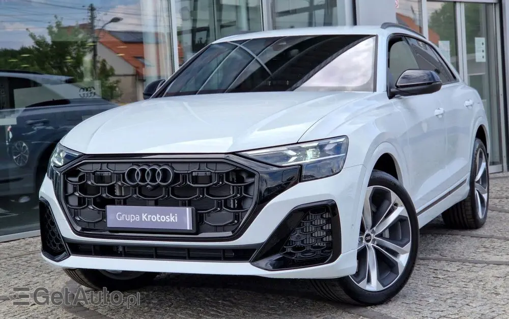 AUDI Q8 