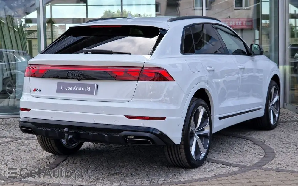 AUDI Q8 
