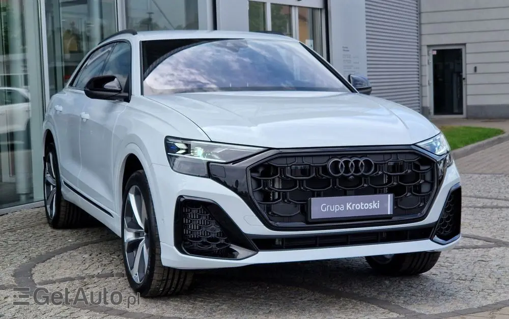 AUDI Q8 