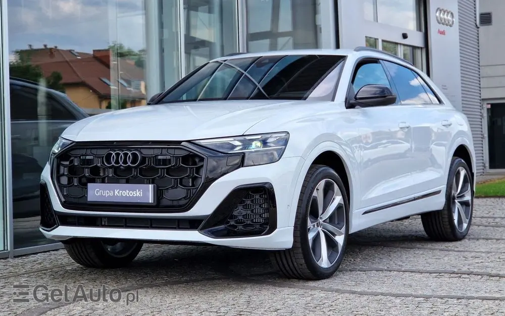 AUDI Q8 