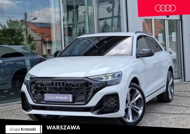 AUDI Q8 