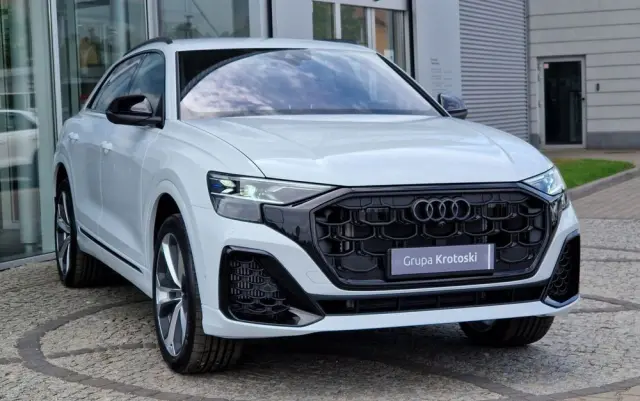 AUDI Q8 