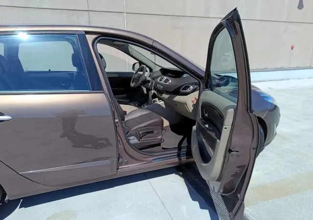 RENAULT Scenic DCi 150 Automatik Luxe