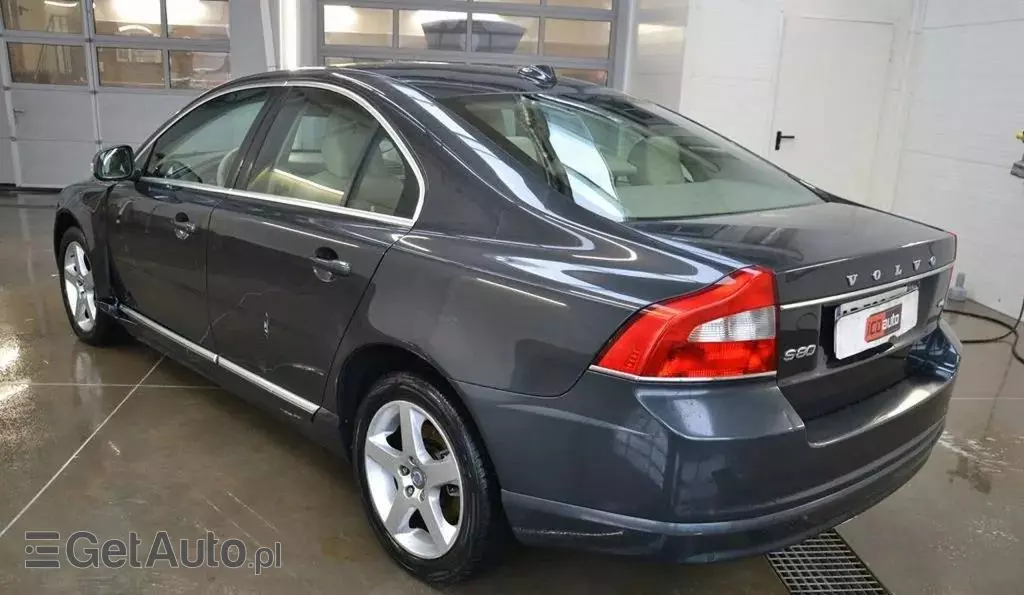 VOLVO S80 