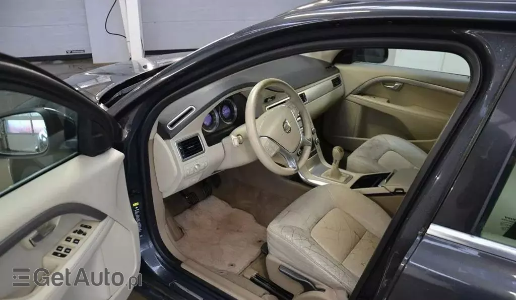 VOLVO S80 