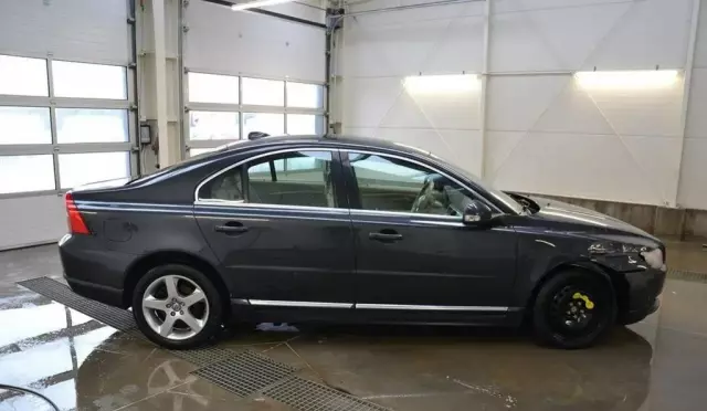 VOLVO S80 