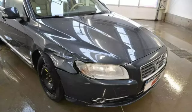 VOLVO S80 