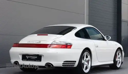 PORSCHE 911 Carrera 