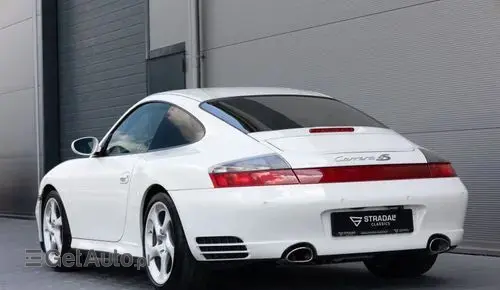 PORSCHE 911 Carrera 