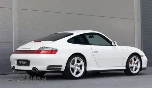 PORSCHE 911 Carrera 