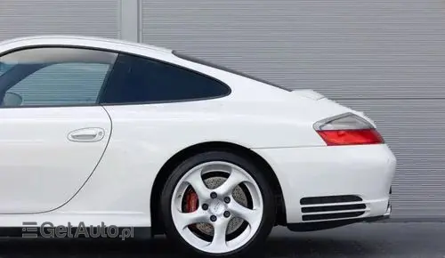PORSCHE 911 Carrera 