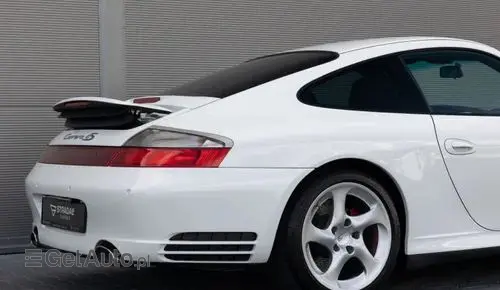 PORSCHE 911 Carrera 
