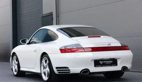PORSCHE 911 Carrera 