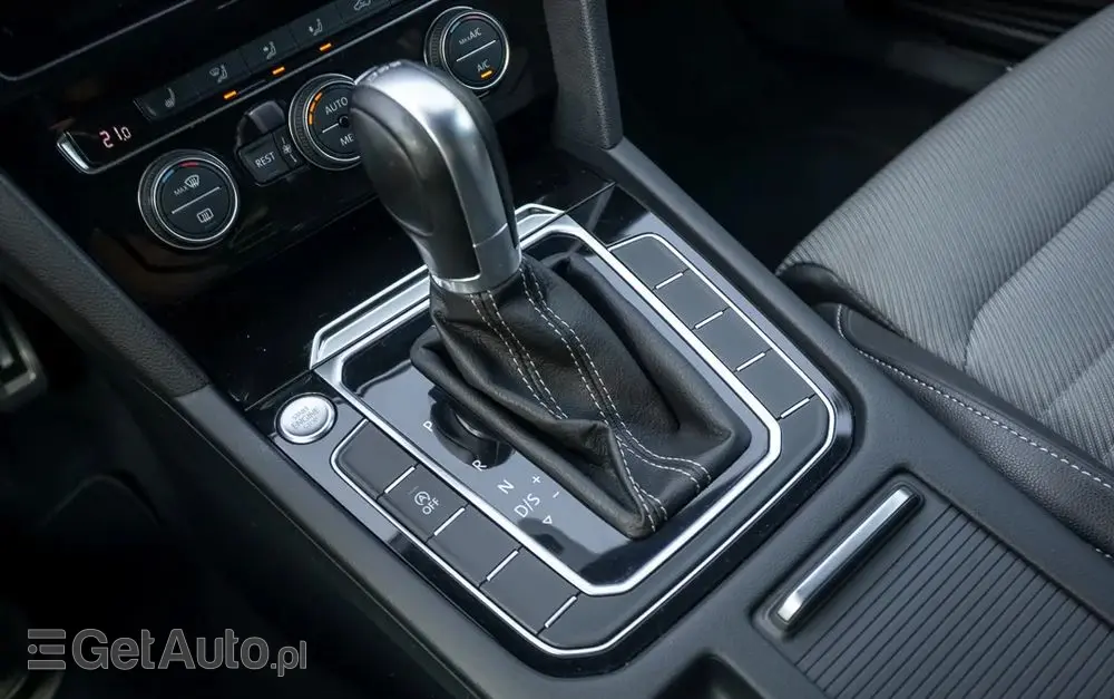 VOLKSWAGEN Passat Variant 1.8 TSI (BlueMotion Technology) DSG Highline