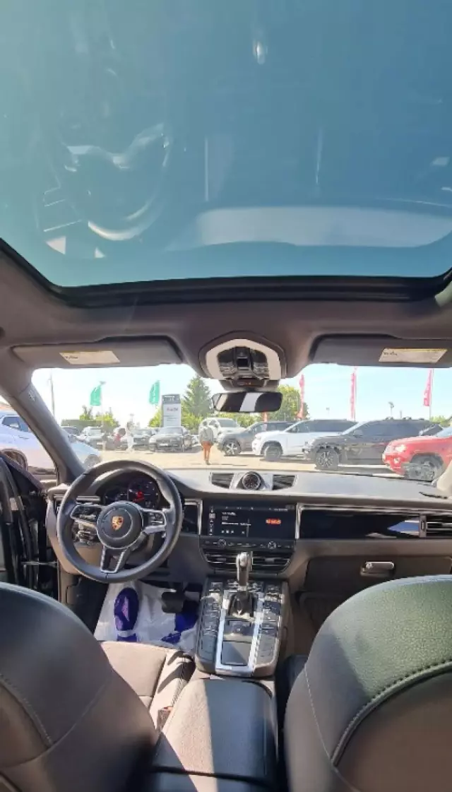 PORSCHE Macan 