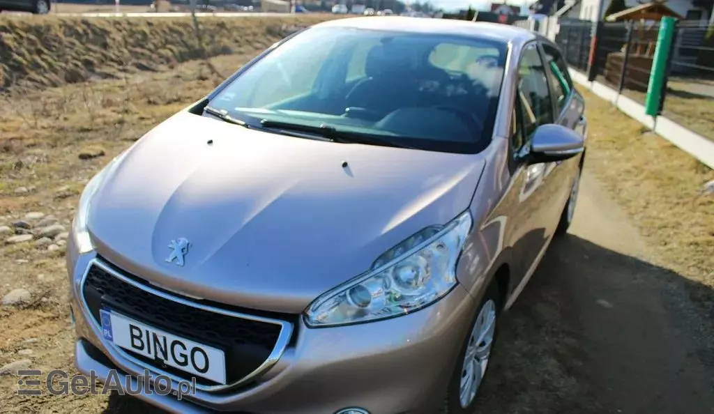 PEUGEOT 208 