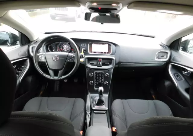 VOLVO V40 D2 Drive-E Kinetic