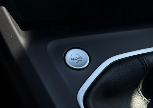VOLKSWAGEN Golf 1.0 TSI