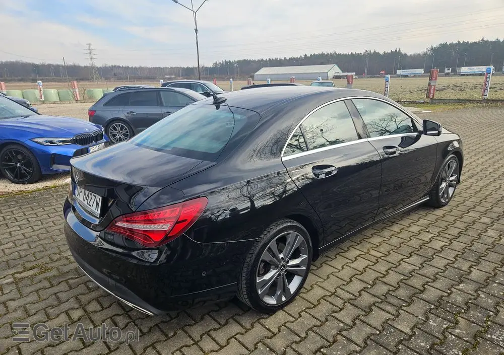MERCEDES-BENZ CLA 200 UrbanStyle Edition