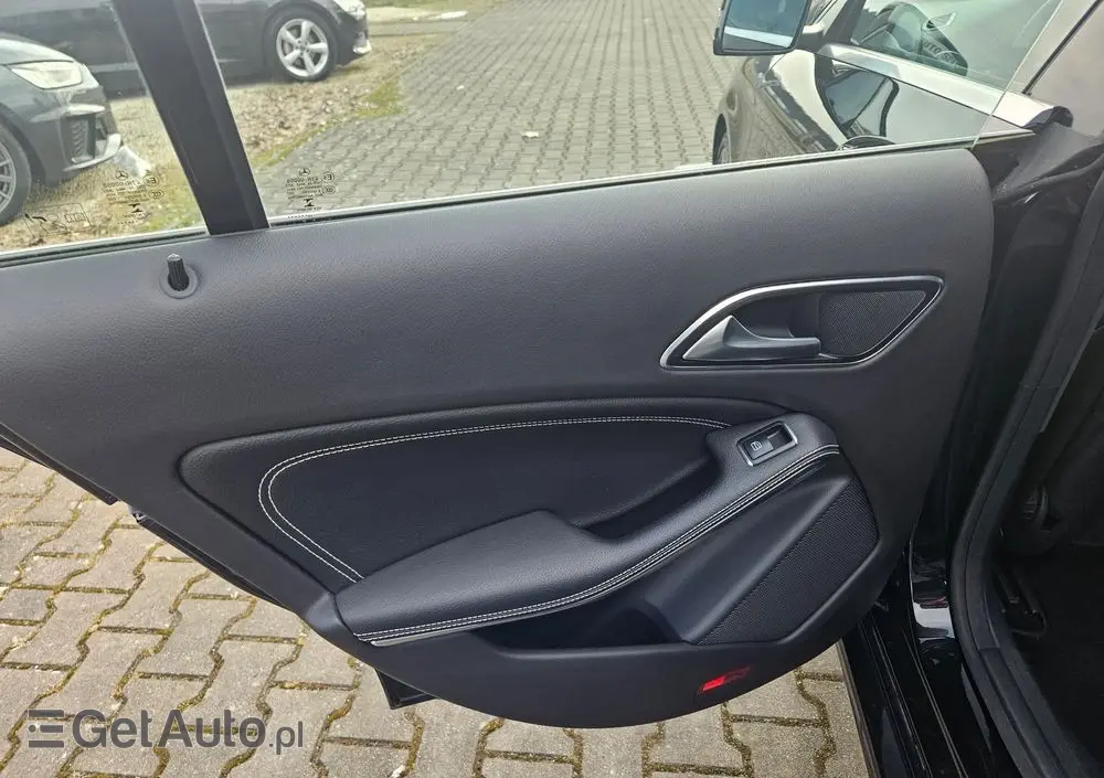 MERCEDES-BENZ CLA 200 UrbanStyle Edition