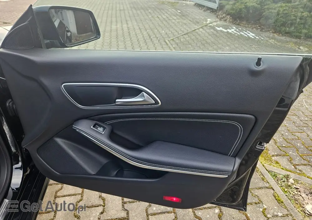 MERCEDES-BENZ CLA 200 UrbanStyle Edition