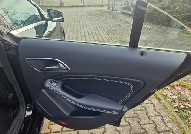 MERCEDES-BENZ CLA 200 UrbanStyle Edition