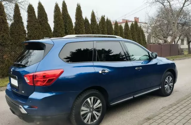 NISSAN Pathfinder 