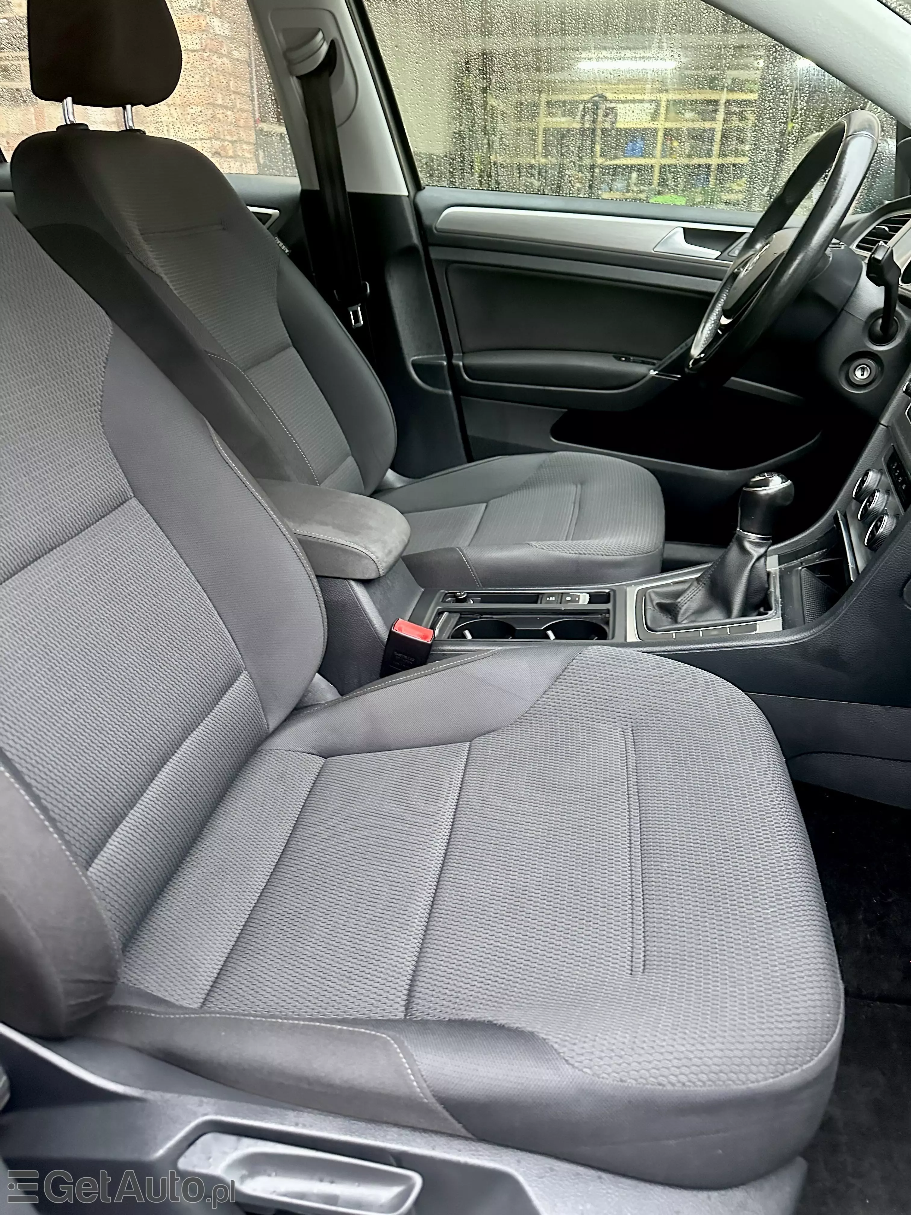 VOLKSWAGEN Golf Start