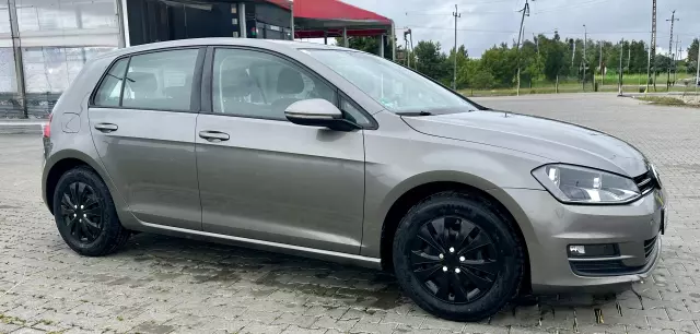 VOLKSWAGEN Golf Start