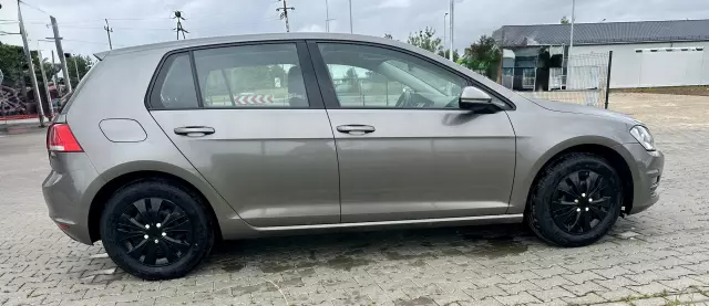 VOLKSWAGEN Golf Start