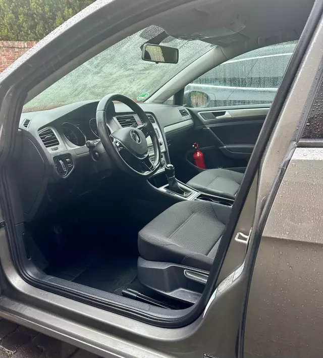 VOLKSWAGEN Golf Start