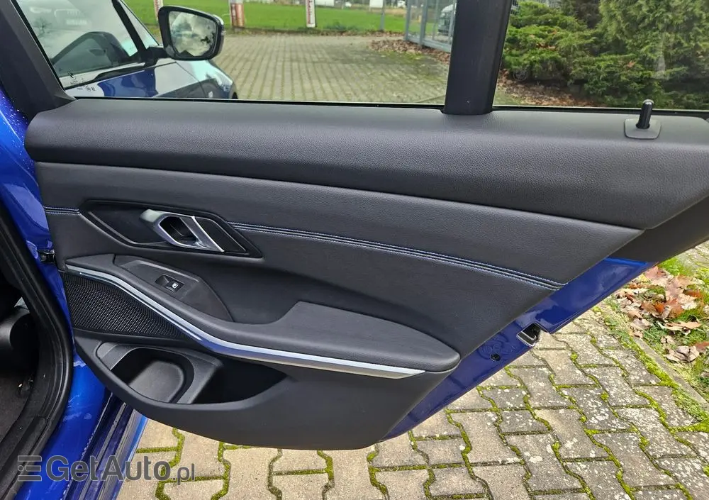 BMW Seria 3 320d xDrive M Sport Shadow