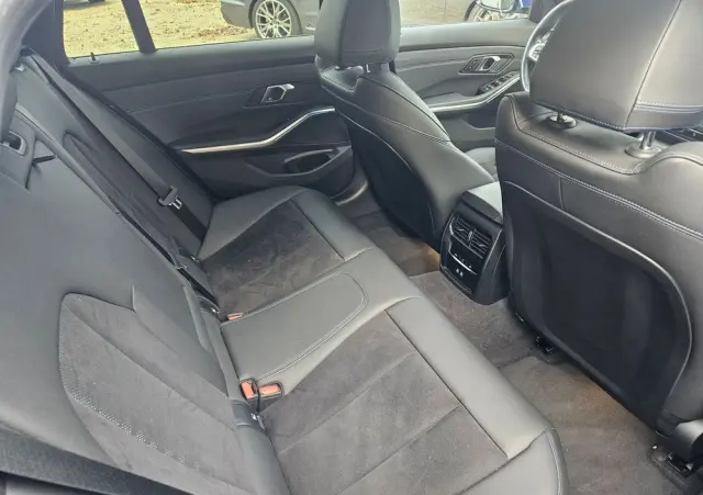 BMW Seria 3 320d xDrive M Sport Shadow