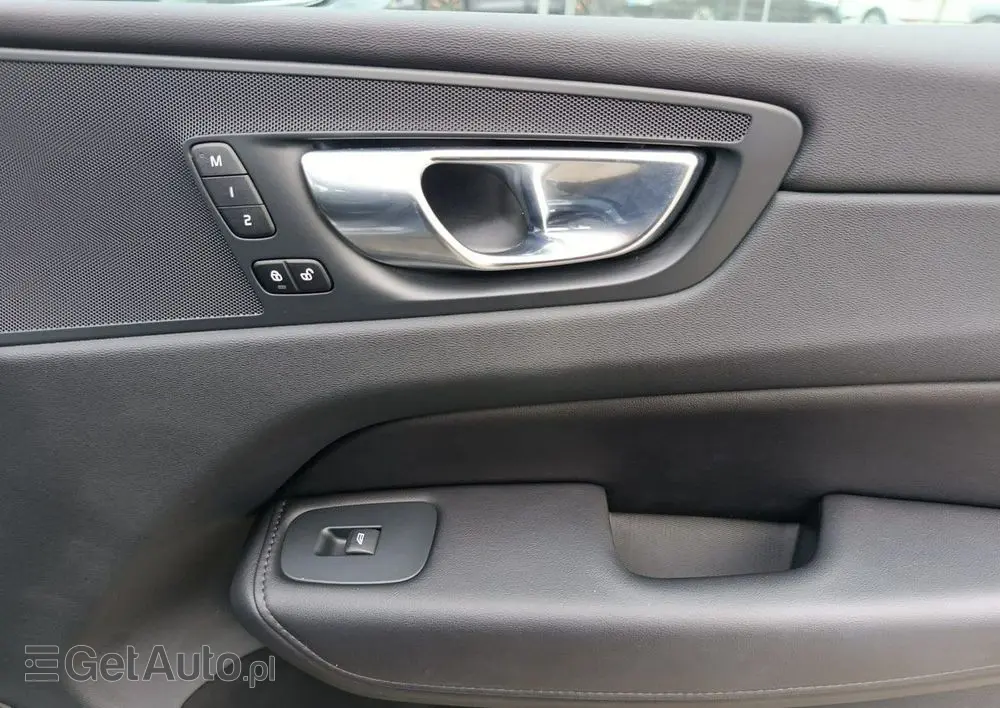 VOLVO XC 60 B4 D AWD Plus Bright