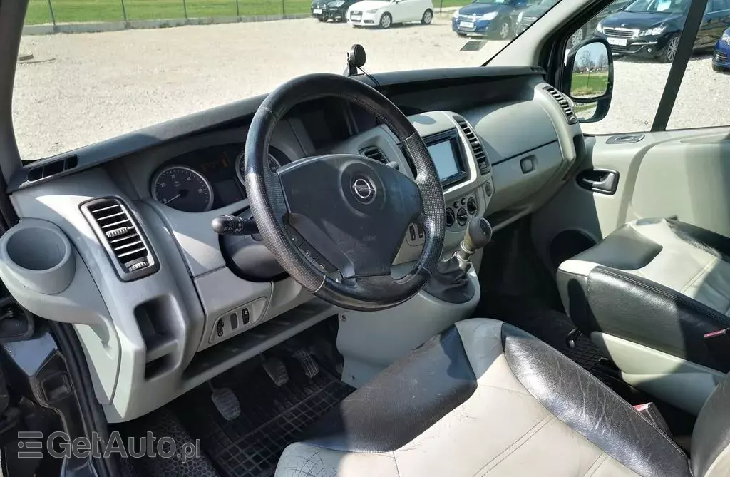 OPEL Vivaro 