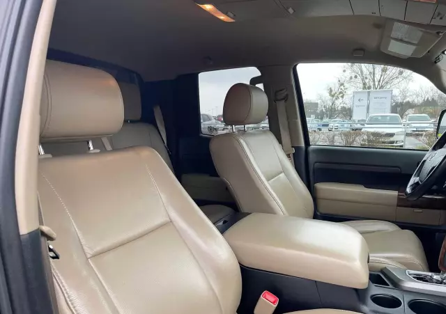 TOYOTA Tundra 5.7 4x4 Double Cab Limited