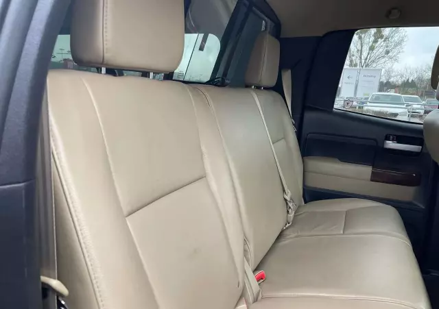 TOYOTA Tundra 5.7 4x4 Double Cab Limited