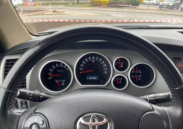 TOYOTA Tundra 5.7 4x4 Double Cab Limited